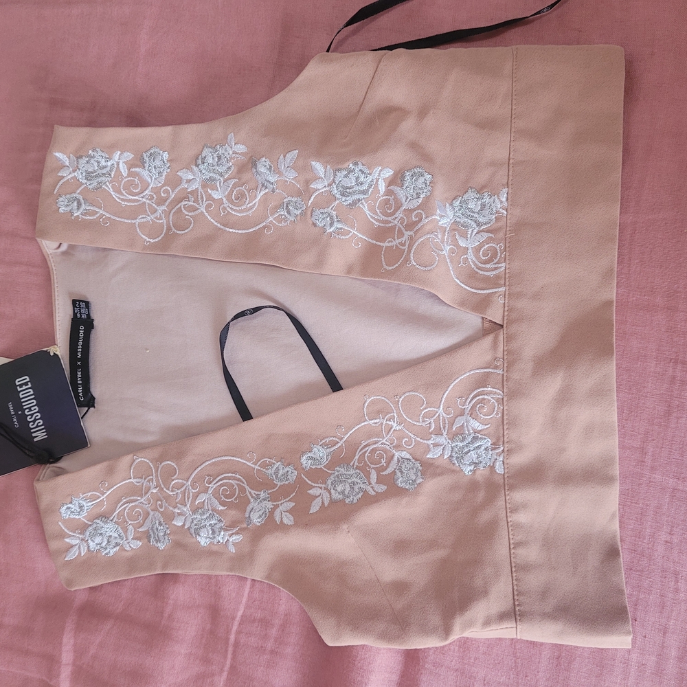 Missguidedx Carli Bybel Beige Embroidered Crop Top